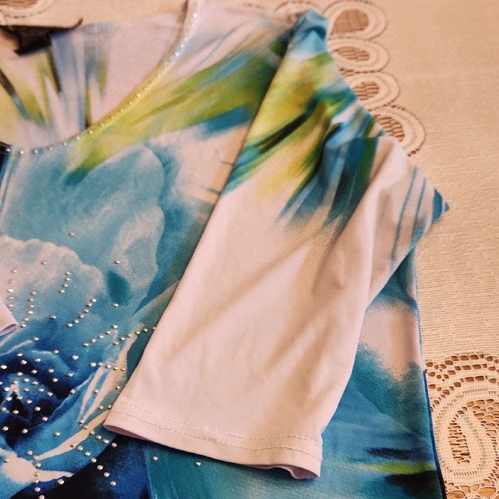 Valentina Blue and White Graphic Blouse - Picture 8 of 8